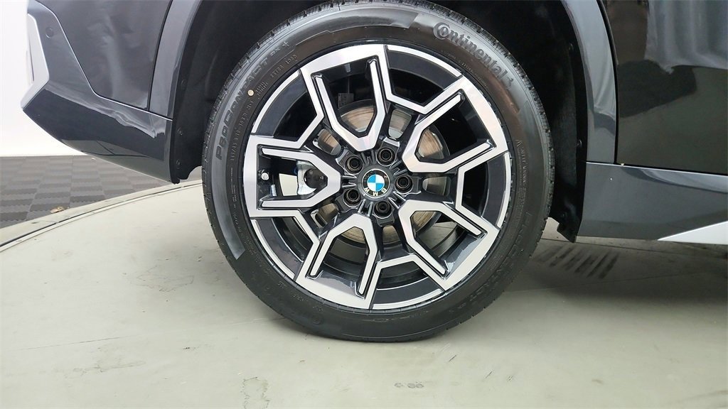 Used 2026 Black Sapphire Metallic BMW xDrive28i image 9