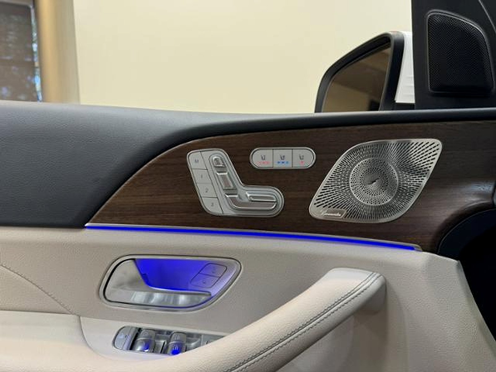 Certified Used 2025 Polar White Mercedes-Benz  image 8