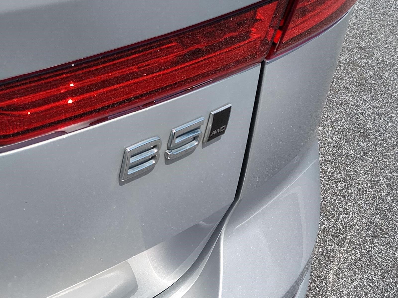 Used 2022 Silver Dawn Metallic Volvo Inscription image 23