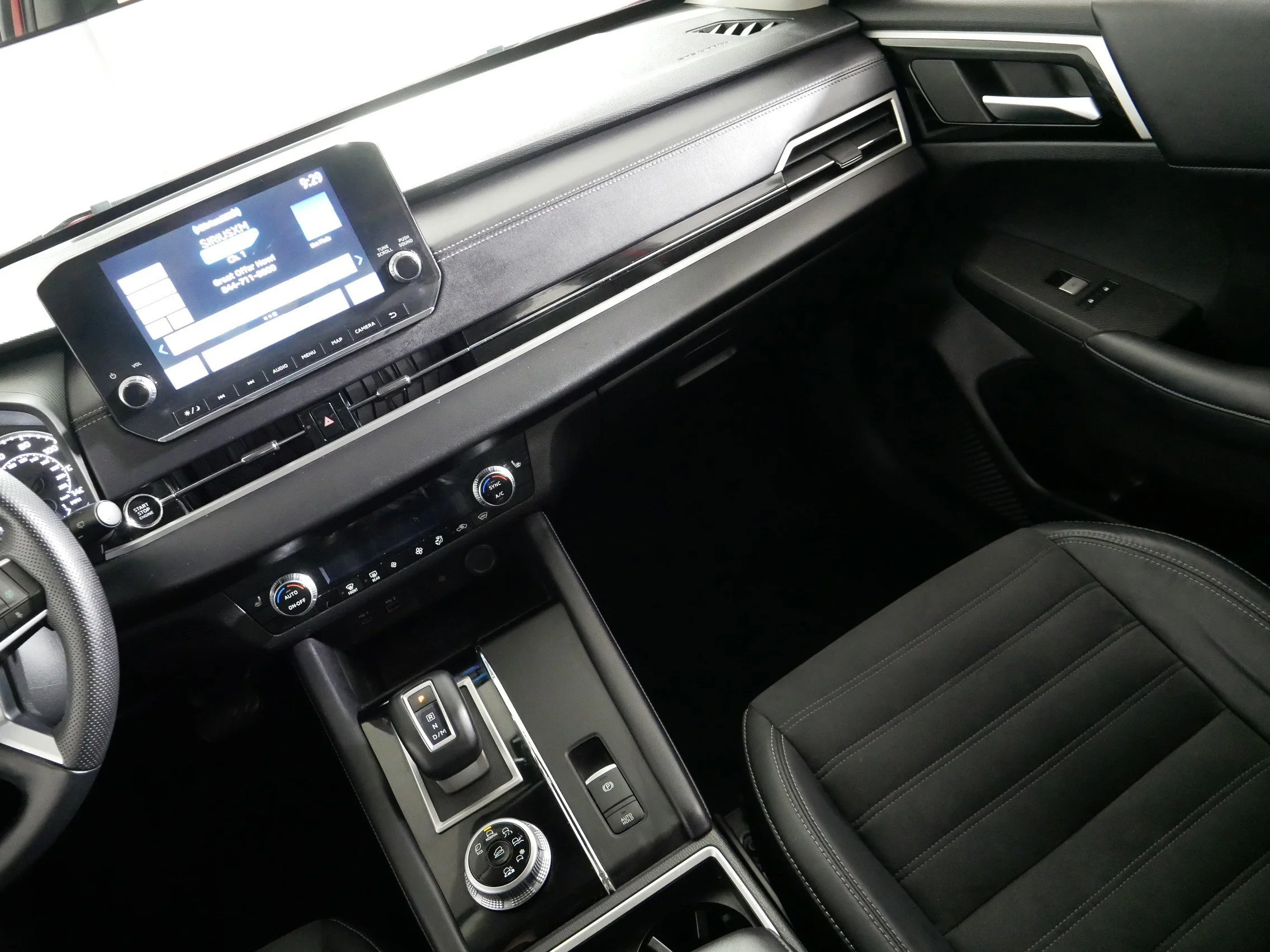 Used 2022 Red Diamond Mitsubishi SE image 11