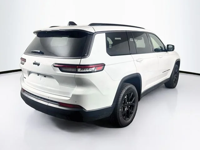 New 2026 Bright White Clear-Coat Exterior Paint Jeep Laredo image 7