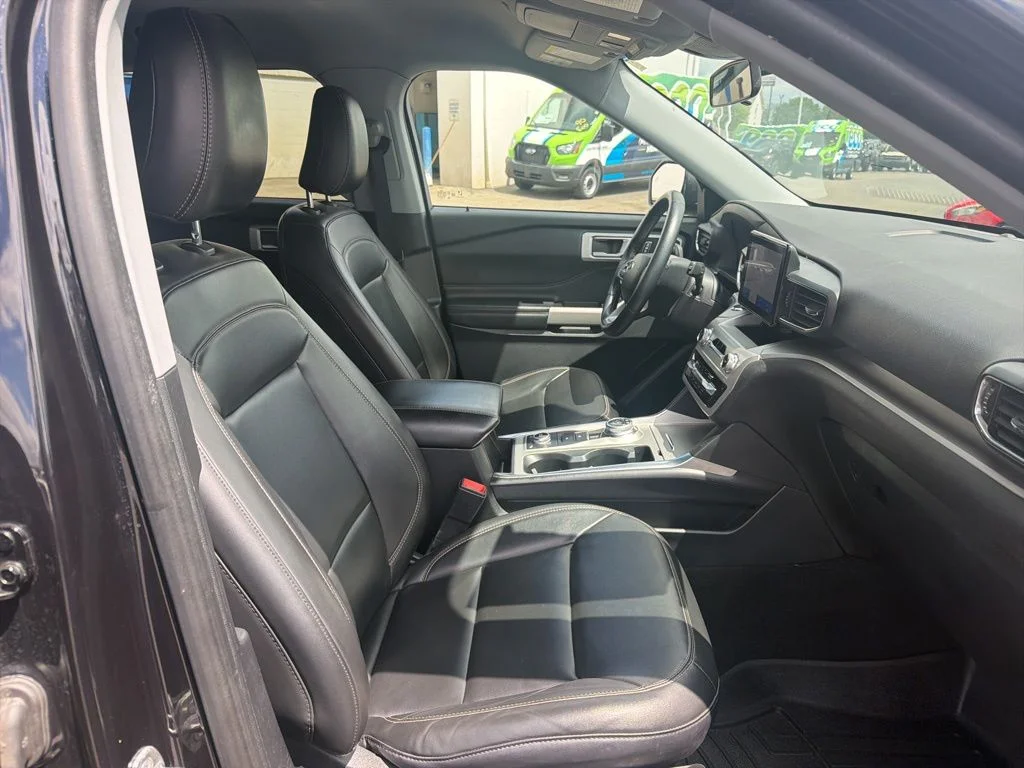 Used 2022 Black Ford XLT image 36
