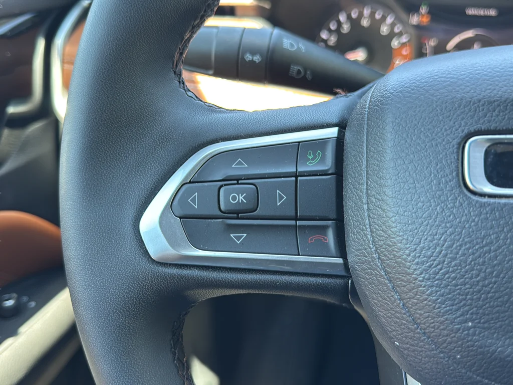 Used 2024 White Jeep Limited image 9