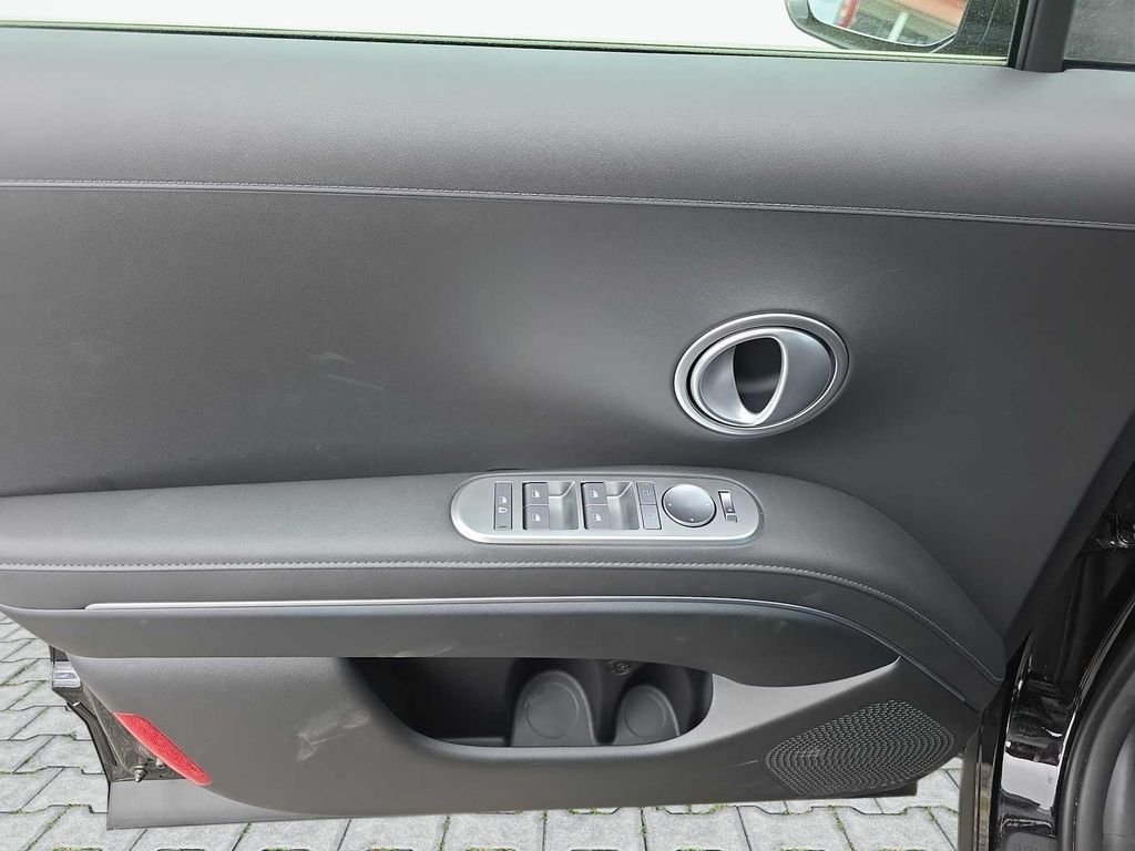 Used 2026 Black Hyundai SEL image 17