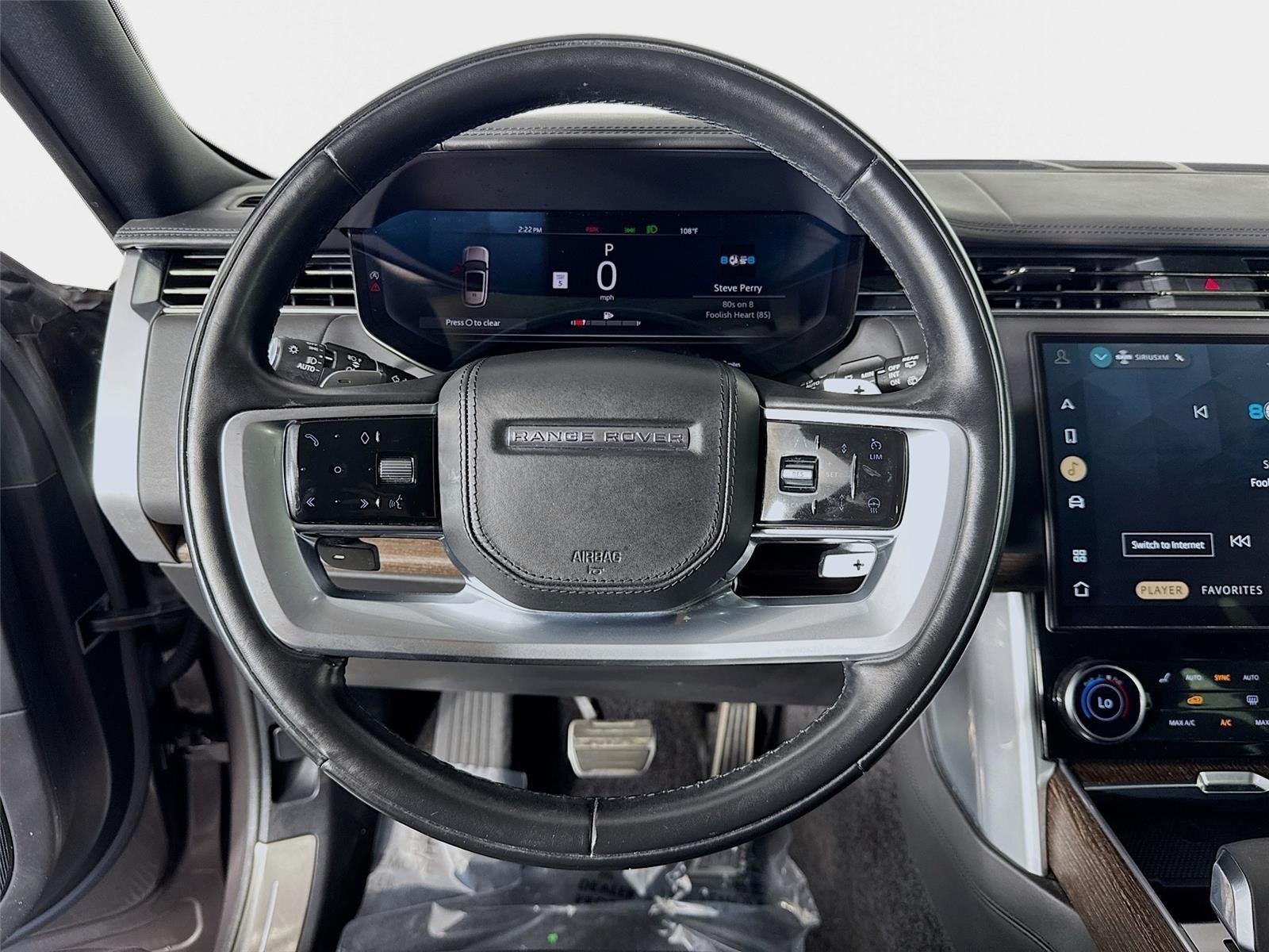 Used 2023 Charente Gray Premium Metallic Land Rover SE image 12