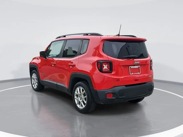 Used 2019 Red Jeep Latitude image 5