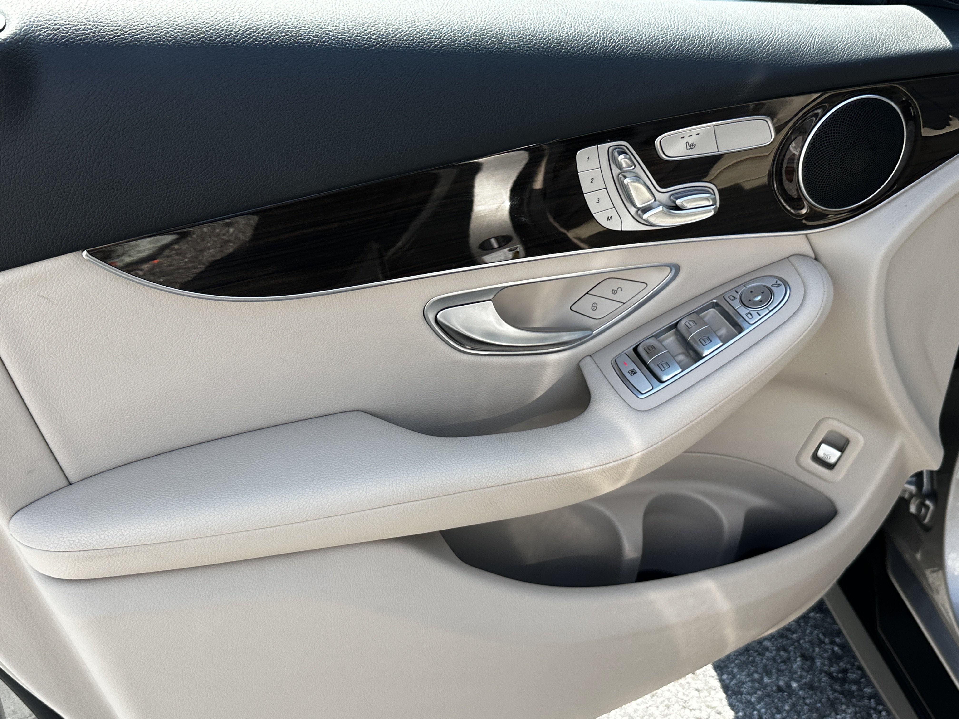 Certified Used 2021 Silver Mercedes-Benz GLC 300 image 11