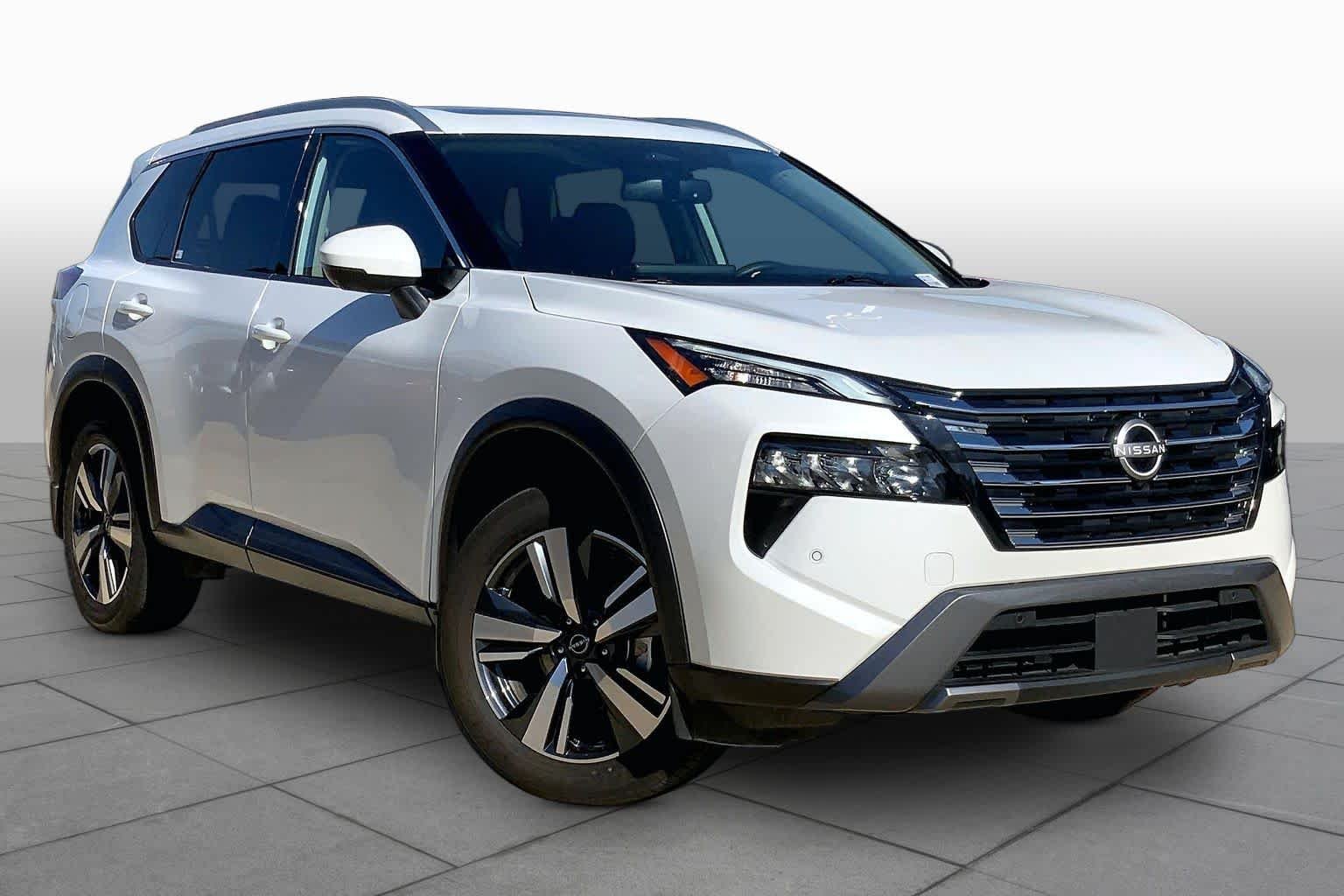 Used 2025 Everest White Pearl Nissan SL image 2