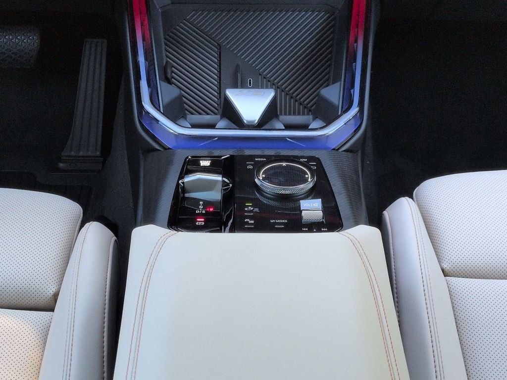 New 2026 White Metallic BMW 30 xDrive image 19