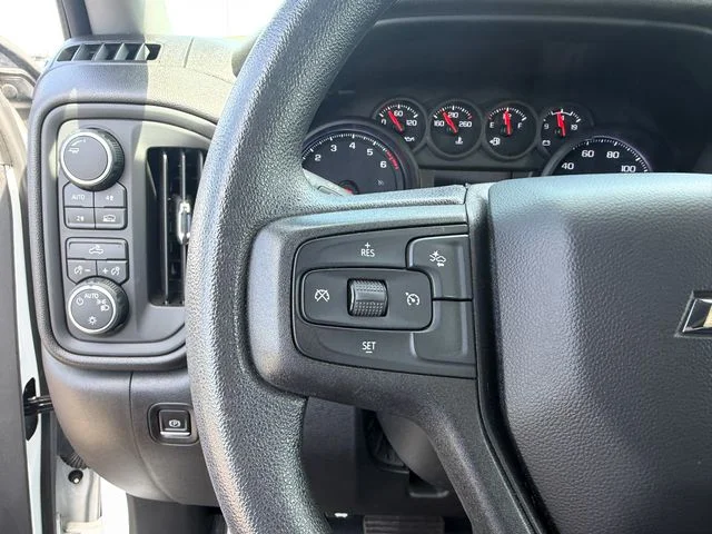 Used 2023 White Chevrolet Custom image 22