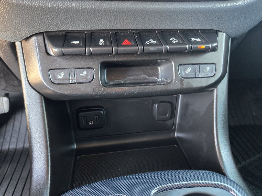 Used 2022 Black Chevrolet Z71 image 15