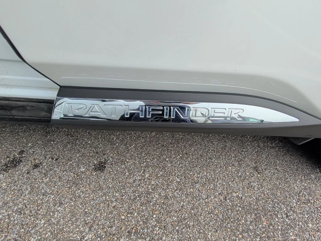 Used 2026 White Nissan Platinum image 10