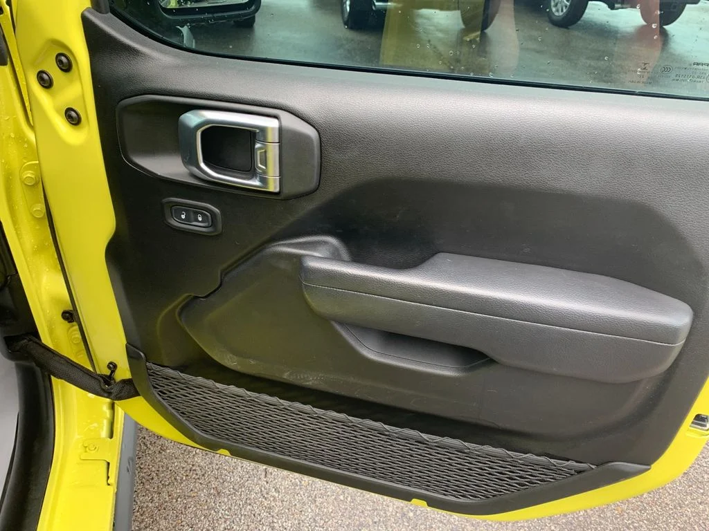 Used 2023  Jeep Rubicon image 19