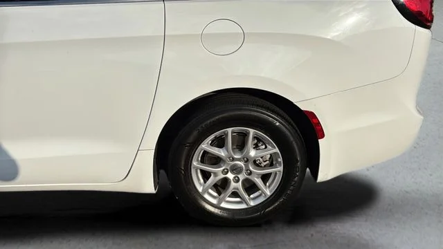 Used 2024 White Chrysler Touring L image 36