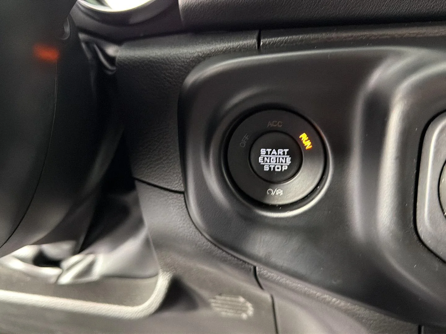 Used 2022 Granite Crystal Metallic Clearcoat Jeep Unlimited Sahara image 28