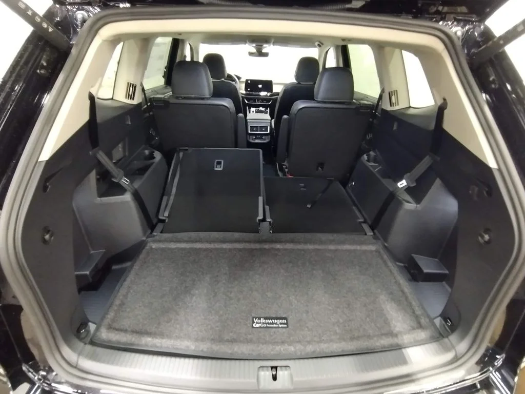 New 2026 Black Volkswagen 2.0T SE w/Technology image 17