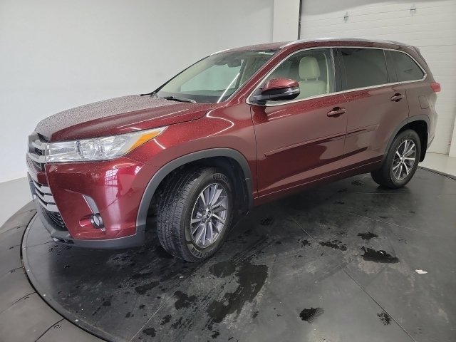 Used 2018 Ooh La La Rouge Mica Toyota SE image 3