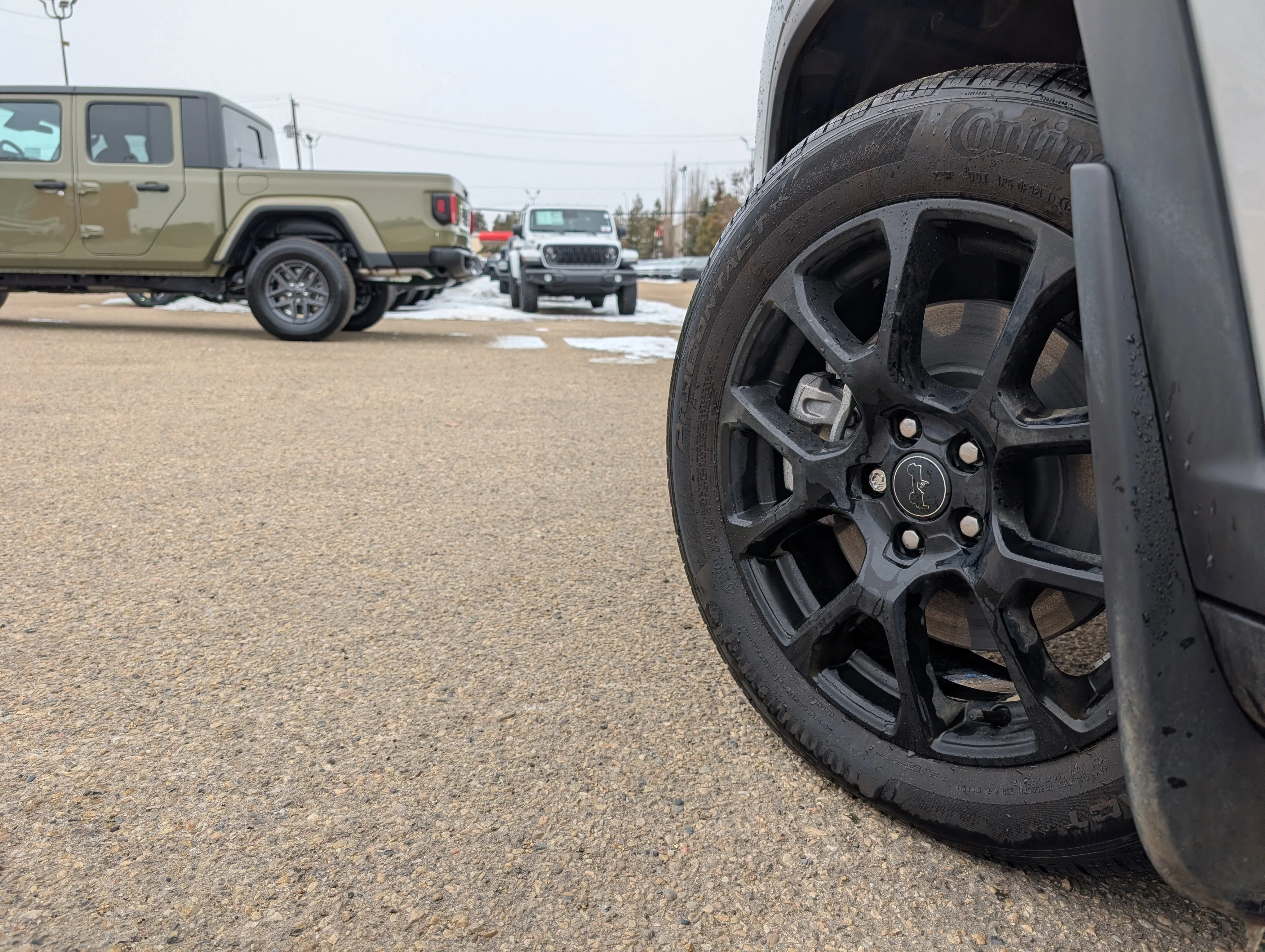 New 2025 Silver Zynith Metallic Jeep Altitude image 12
