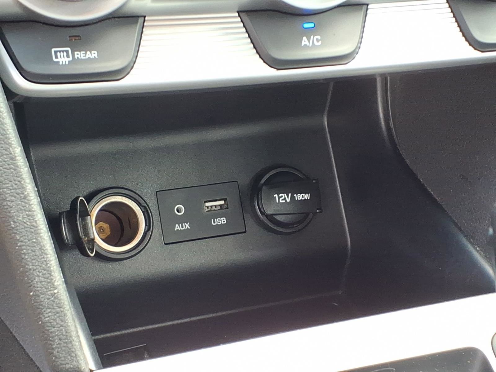 Used 2019 Quartz White Pearl Hyundai SE image 6