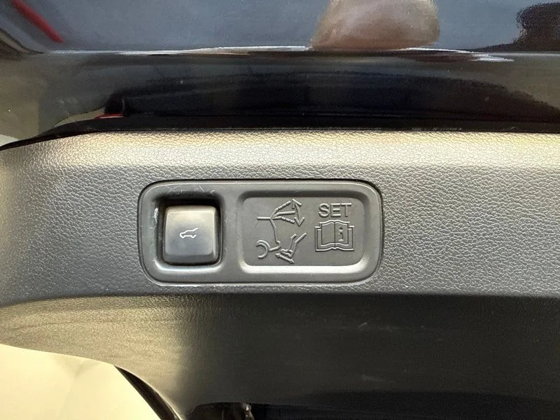 Used 2021 Black Ford XLT image 13