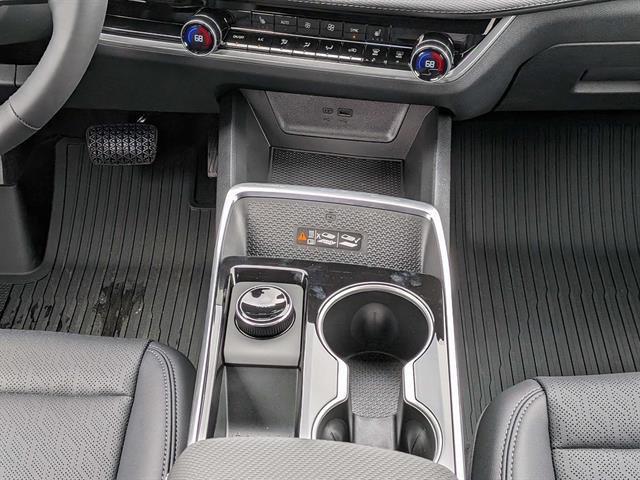 New 2027 Summit White Chevrolet LT image 18
