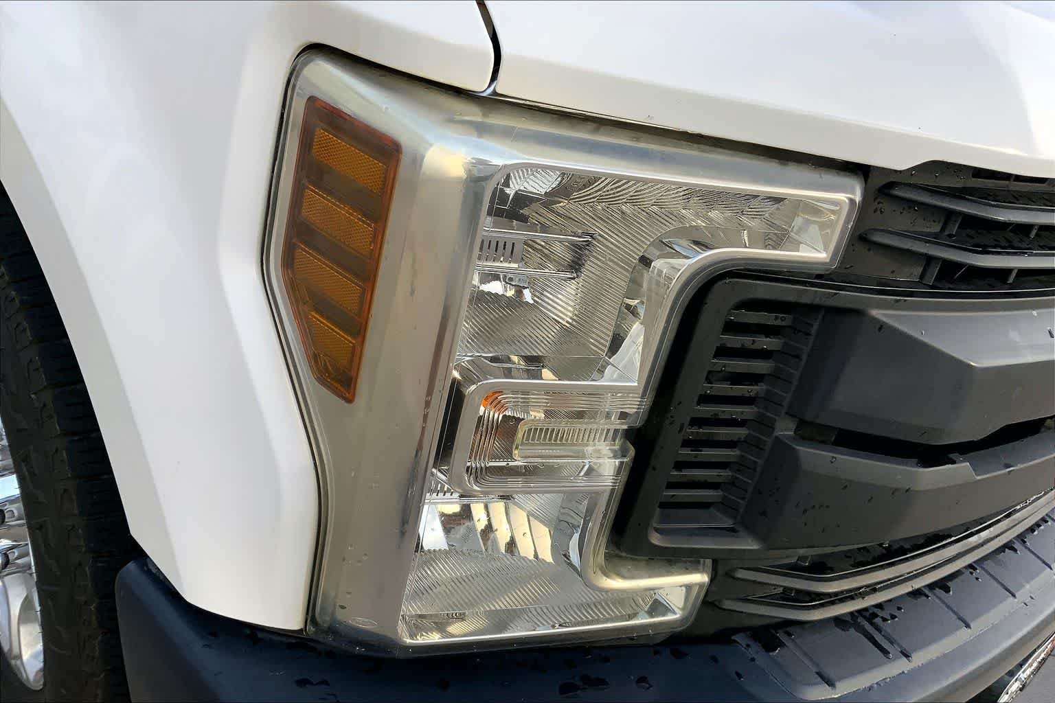 Used 2018 Oxford White Ford F-350 SRW Pickup XL image 23