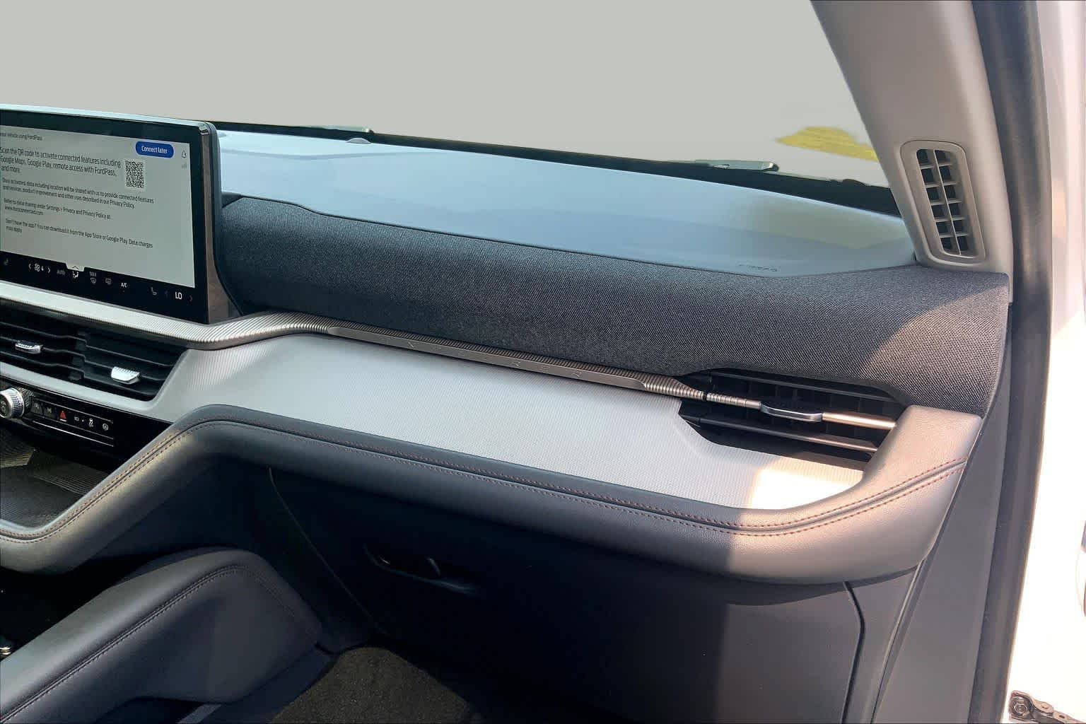 Used 2025 Star White Ford Active image 19