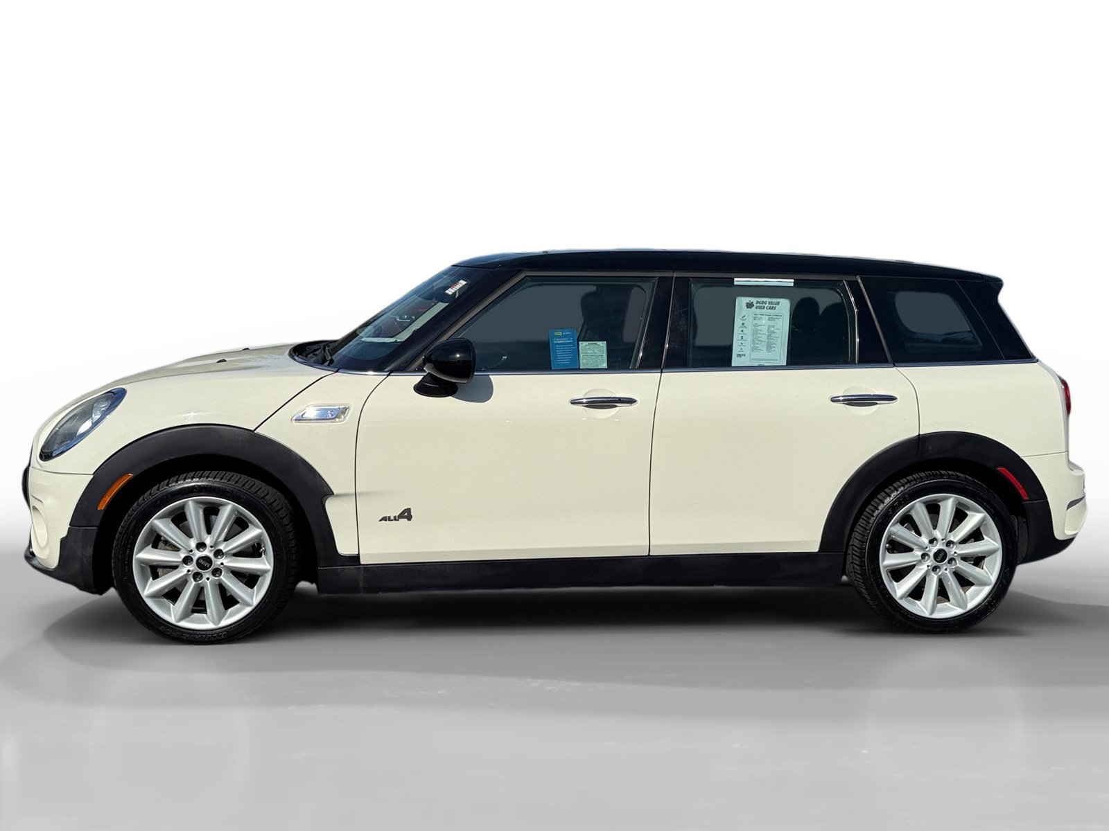 Used 2017 Pepper White MINI Clubman image 2