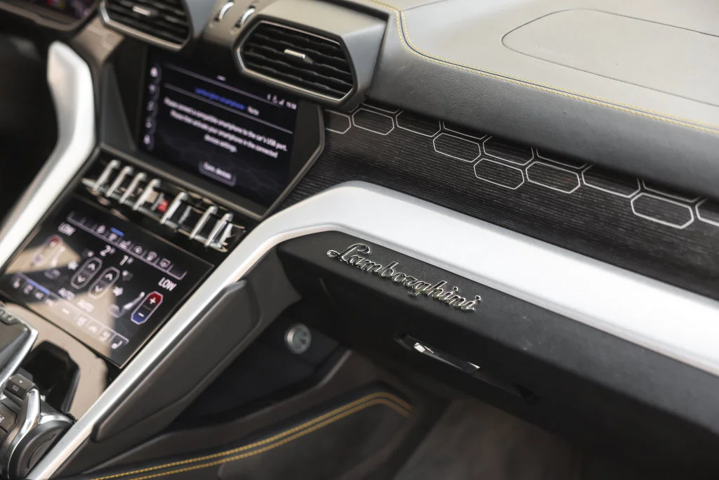 Used 2019 Yellow Lamborghini Base image 35