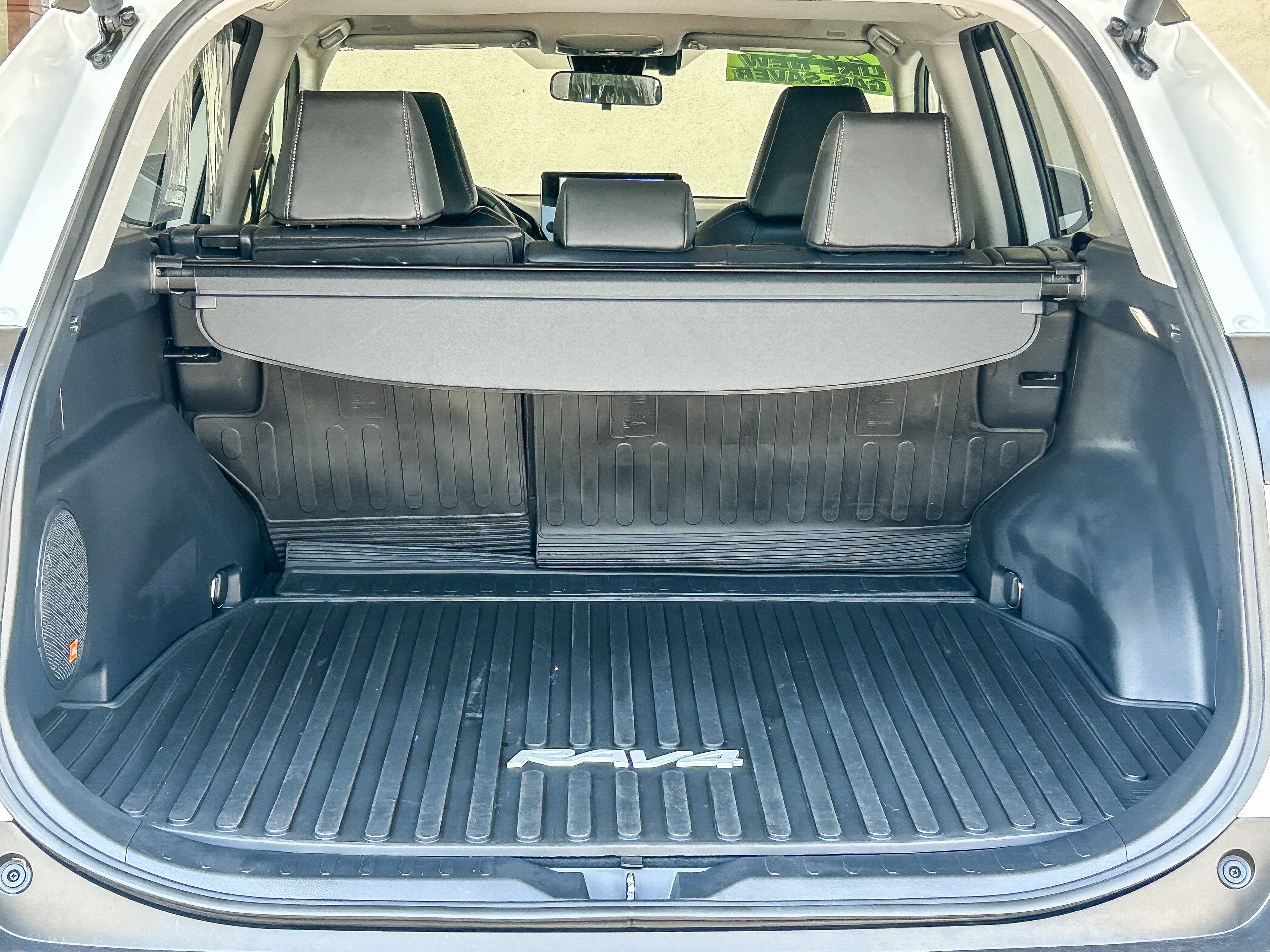 Used 2025 WIND CHILL PEARL TOYOTA TRUCK XLE PREMIUM image 26