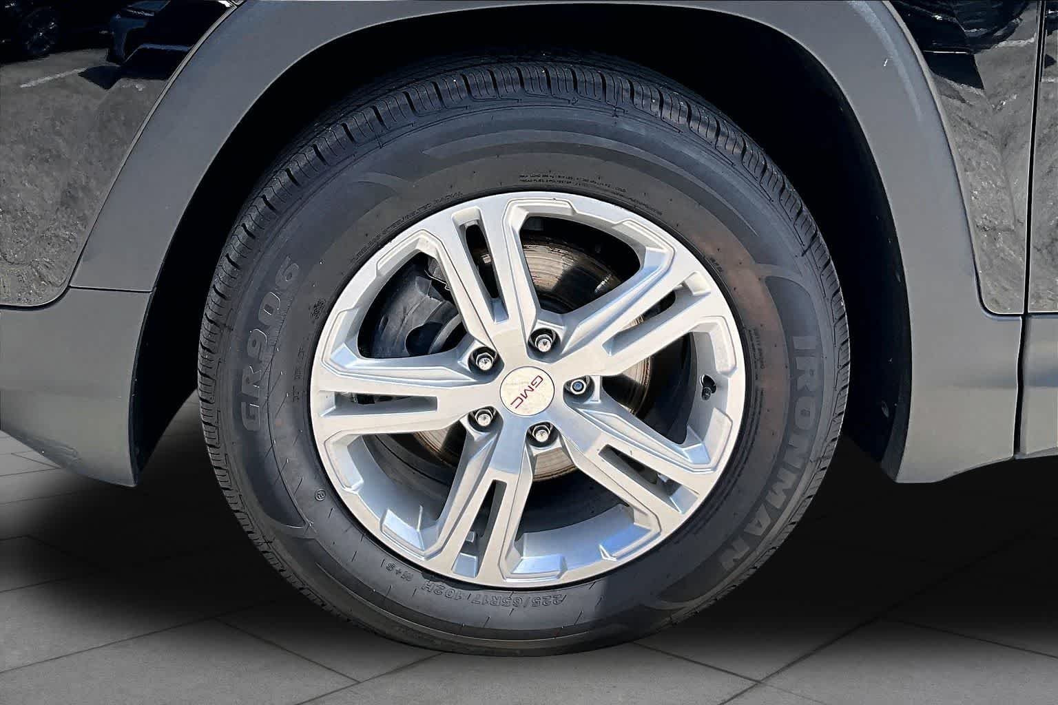 Used 2019 Ebony Twilight Metallic GMC SLE image 11