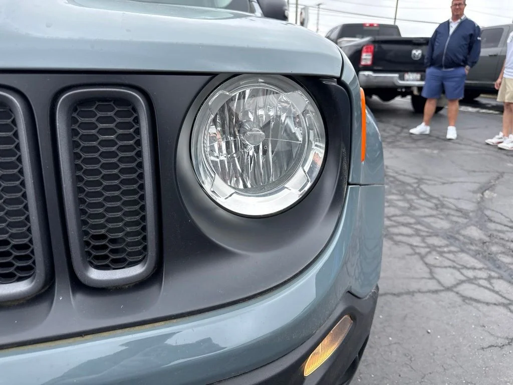 Used 2017 Gray Jeep Trailhawk image 9