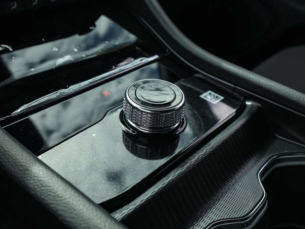 New 2026 Bright White Clear-Coat Exterior Paint Jeep Laredo image 30