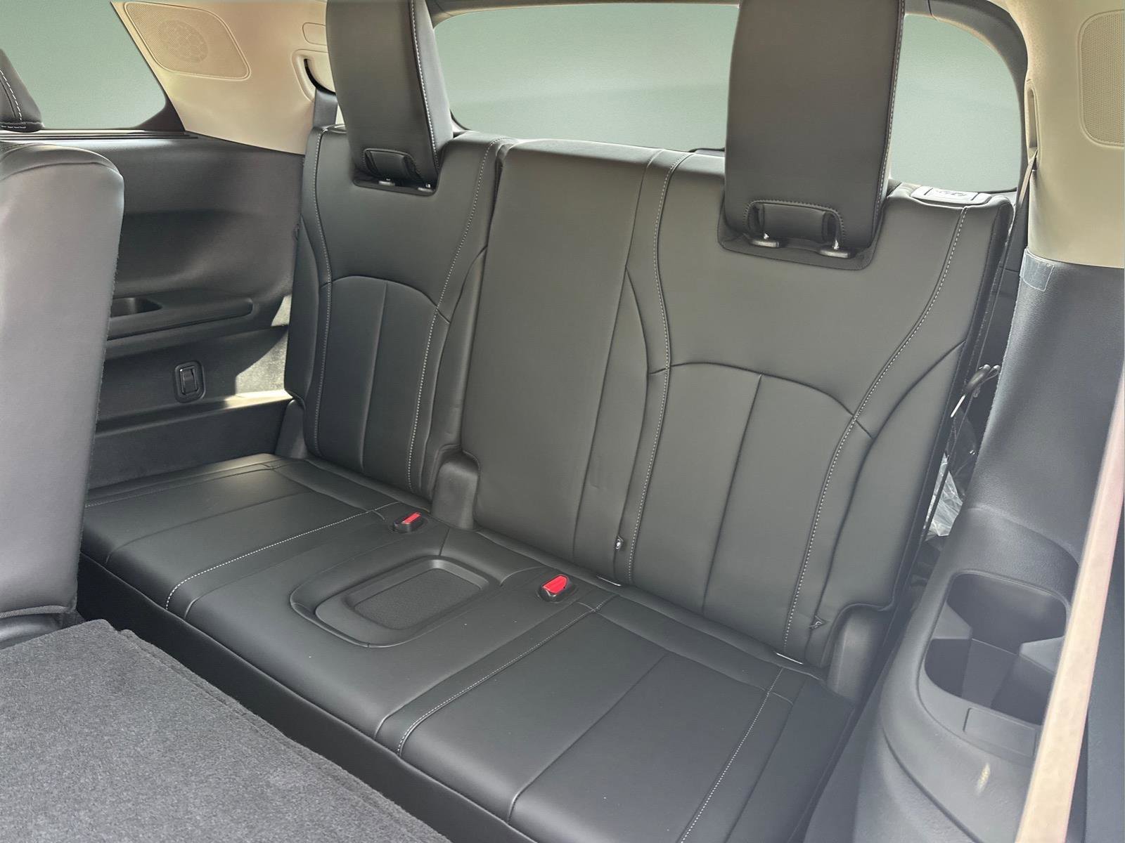 New 2026 Radiant White INFINITI LUXE image 18