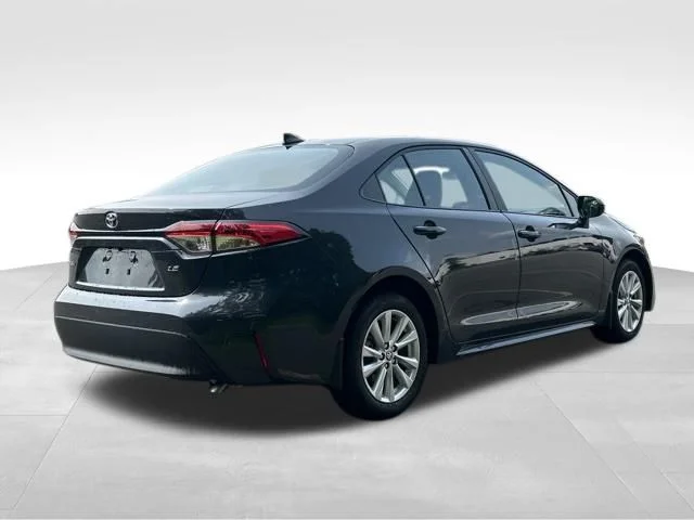 Used 2024  Toyota LE image 5