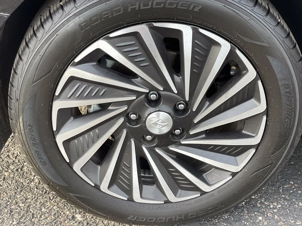 Used 2023 Onyx Black Hyundai SEL image 9