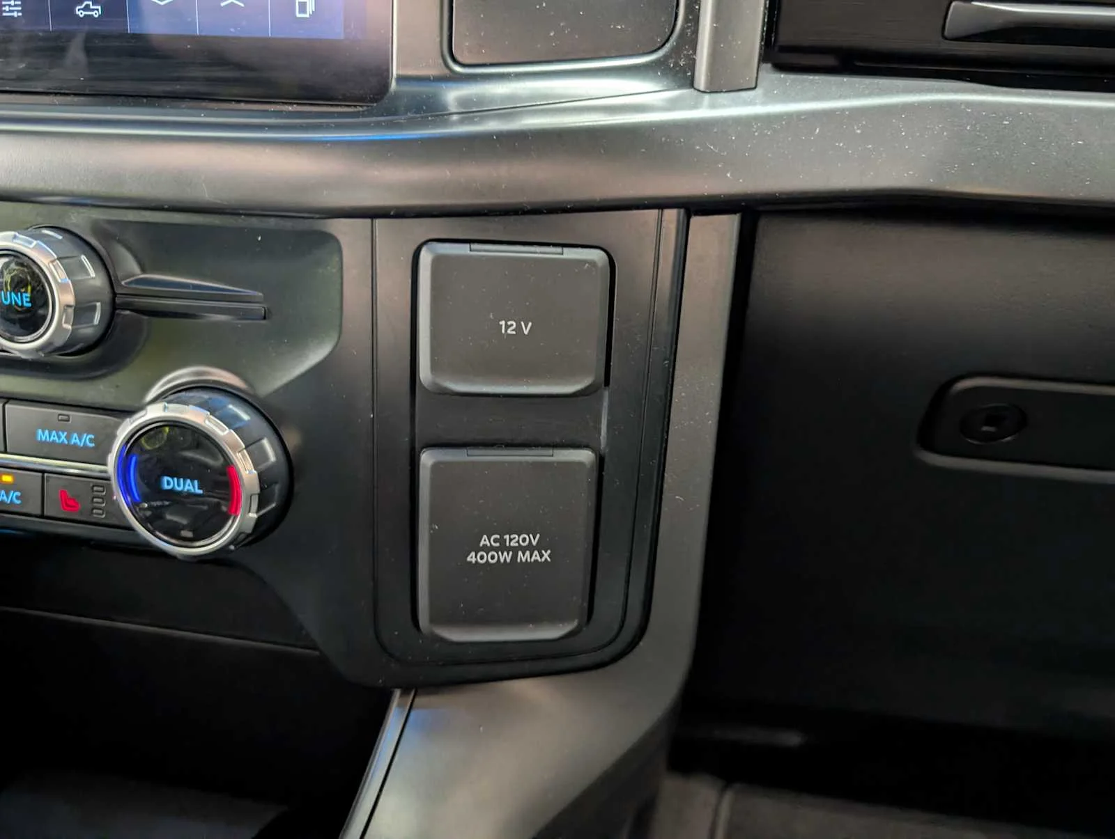 Used 2024 Agate Black Metallic Ford XLT image 35