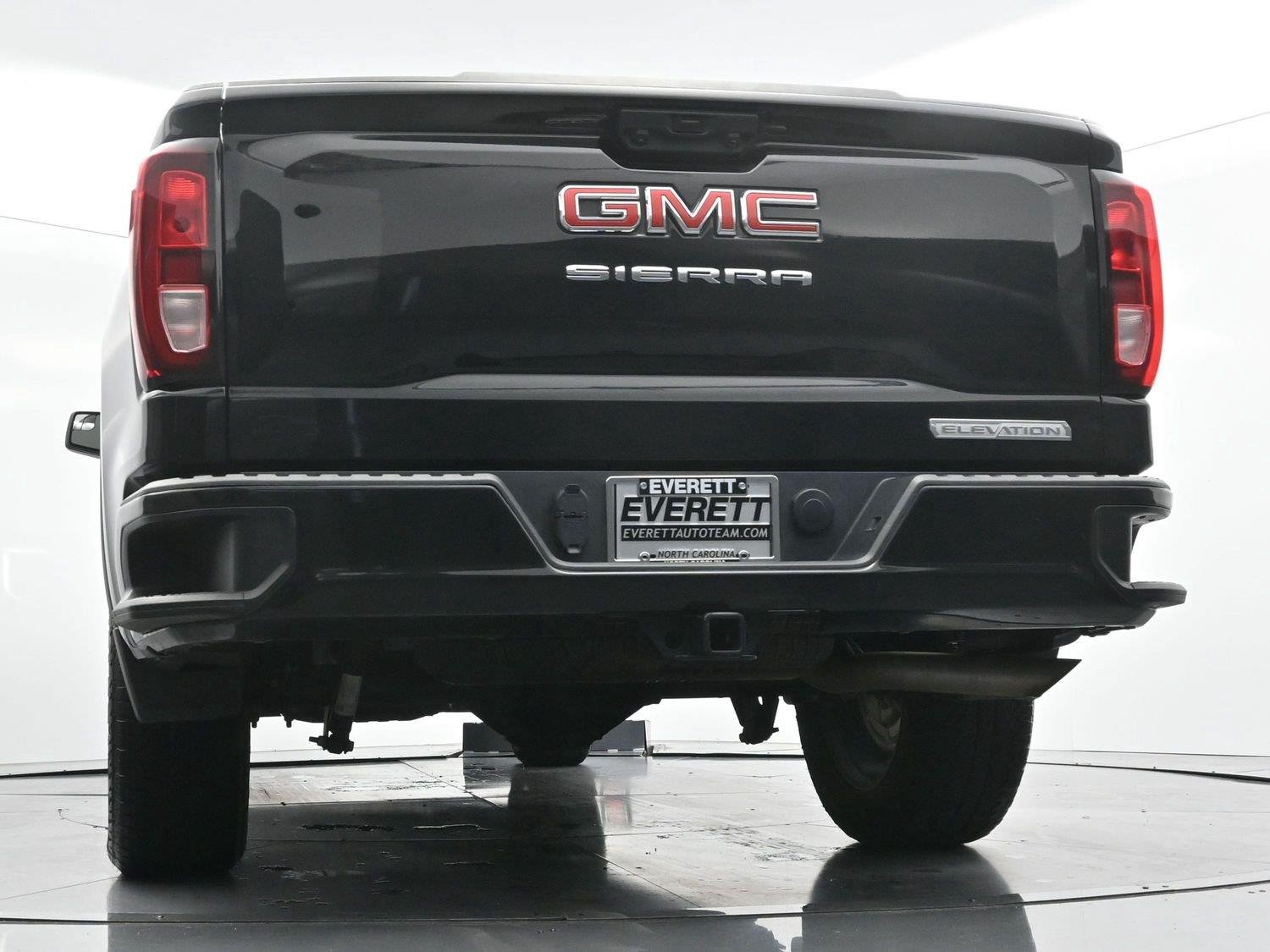 Used 2024 Onyx Black GMC Elevation image 44