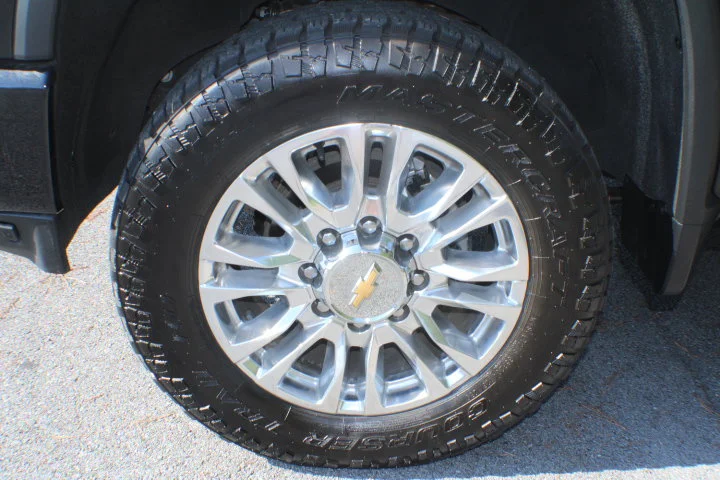 Used 2022 Mosaic Black Metallic Chevrolet High Country image 5