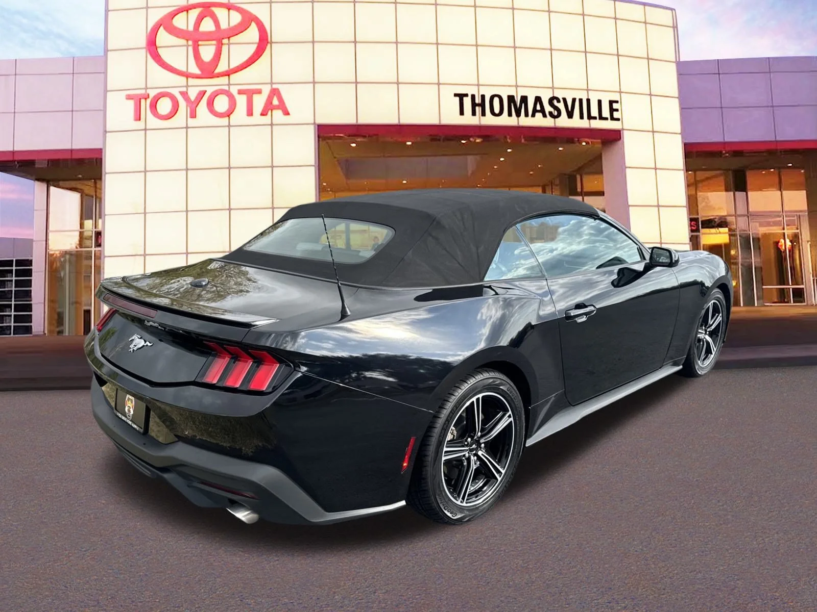 Used 2024  Ford  image 5