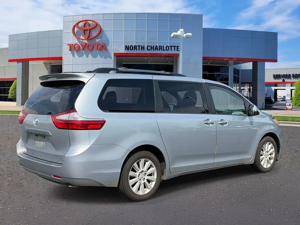 Used 2015 Silver Toyota XLE image 7