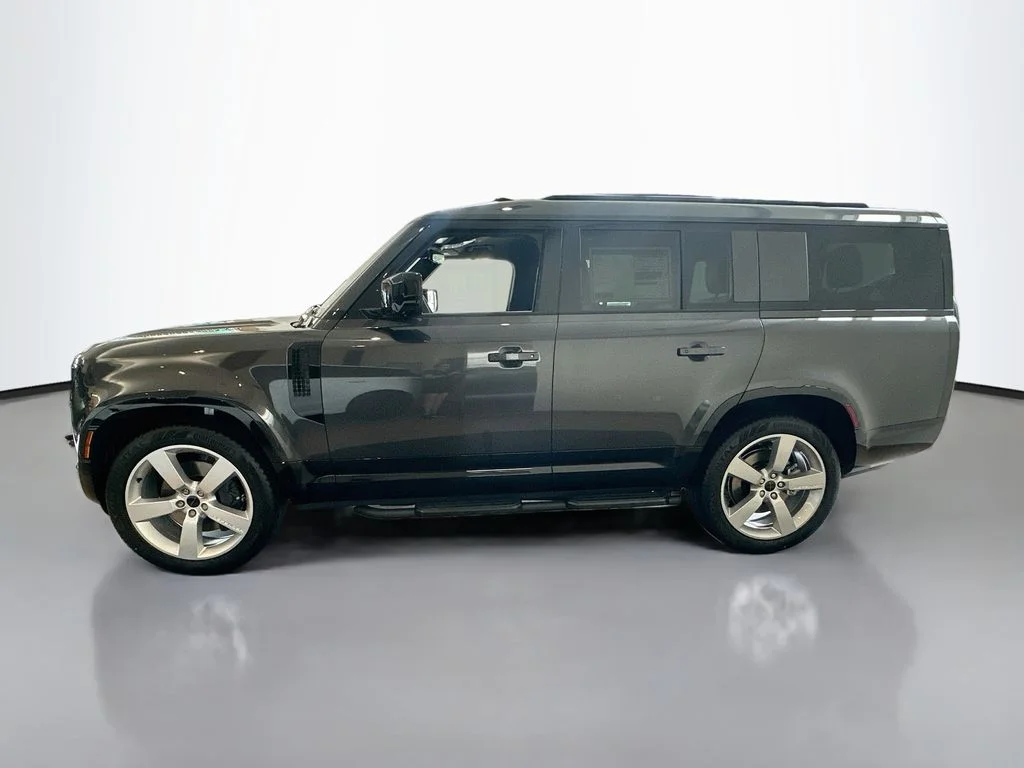 New 2026 Carpathian Gray Premium Metallic Land Rover X-Dynamic SE image 2