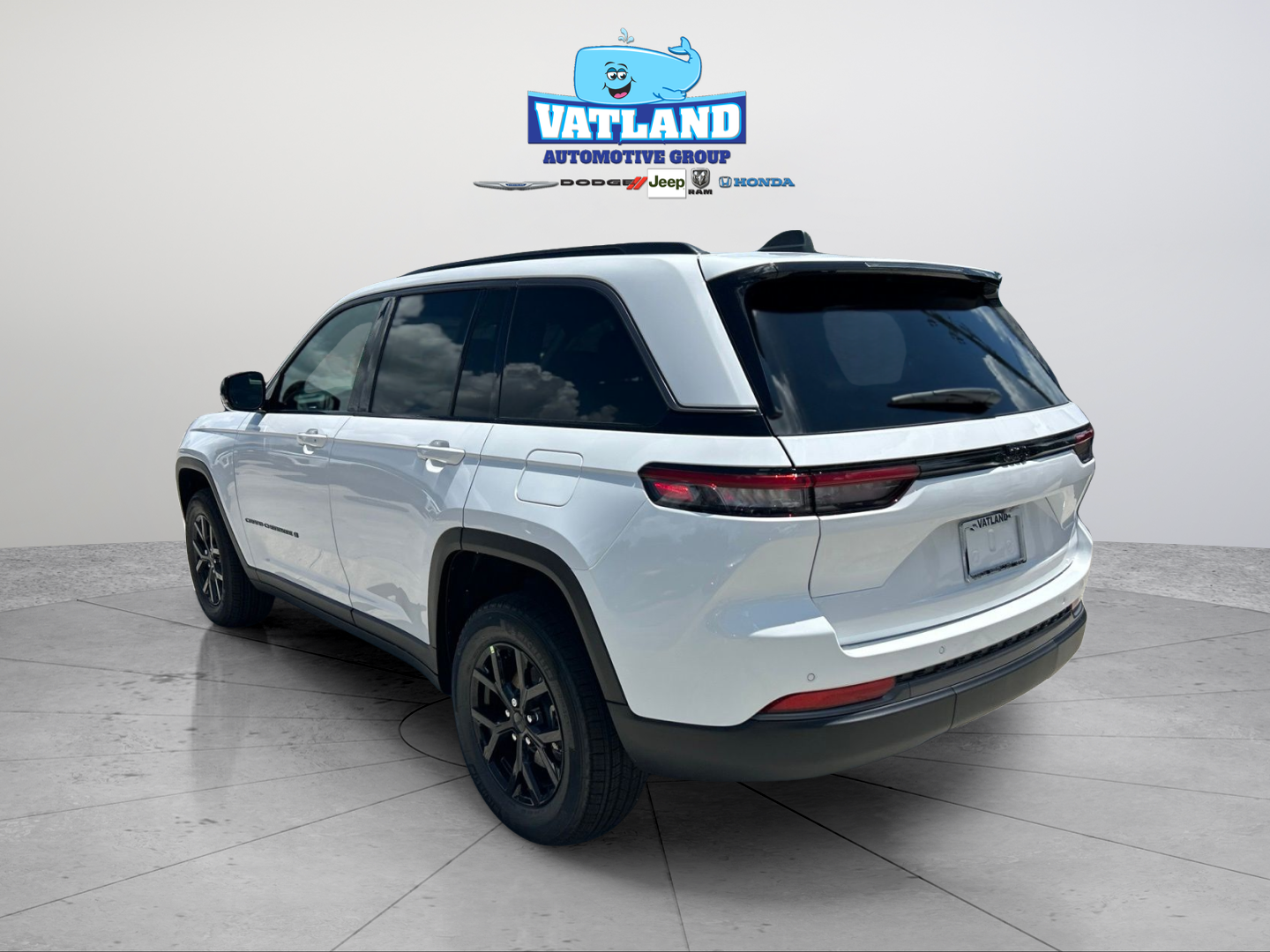 New 2026 Bright White Clear-Coat Exterior Paint Jeep Laredo Altitude image 3