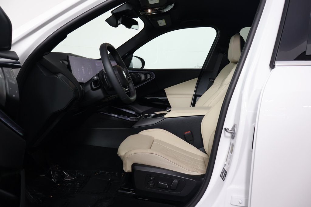 Certified Used 2026 Alpine White BMW 30 xDrive image 10