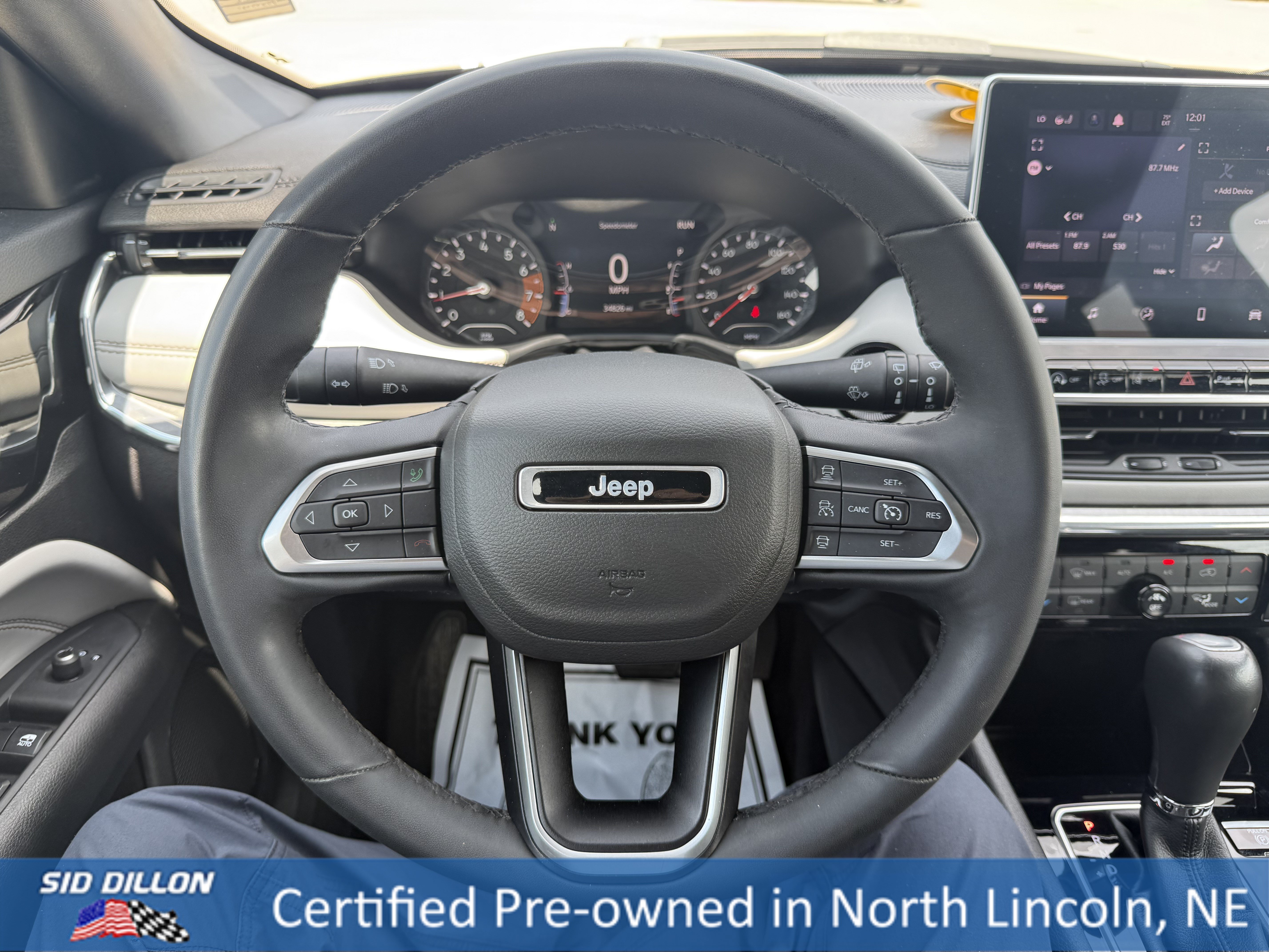 Used 2023 Diamond Black Crystal Pearlcoat Jeep Limited image 11