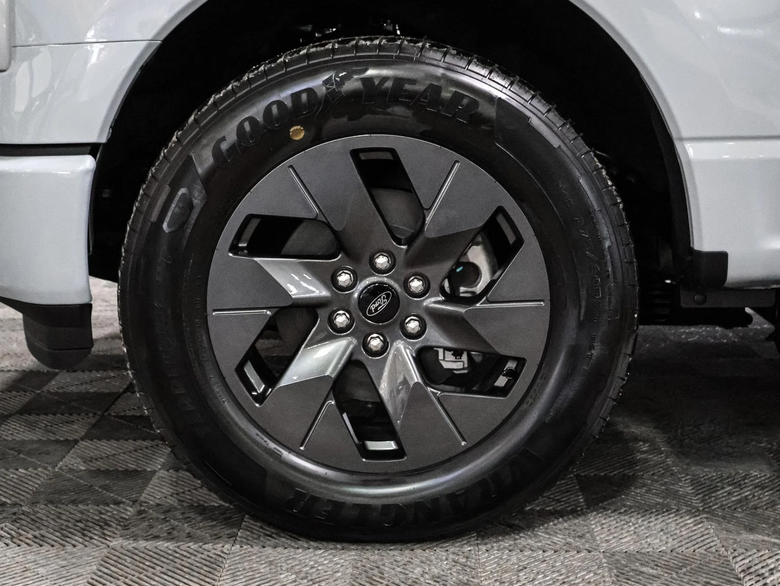 2025 Ford F-150 Lightning Flash - Photo 22