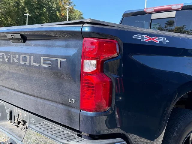Used 2020 Blue Chevrolet LT image 17