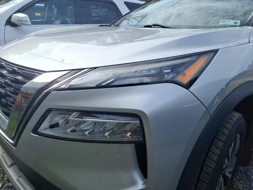 Used 2022 Silver Nissan SV image 4