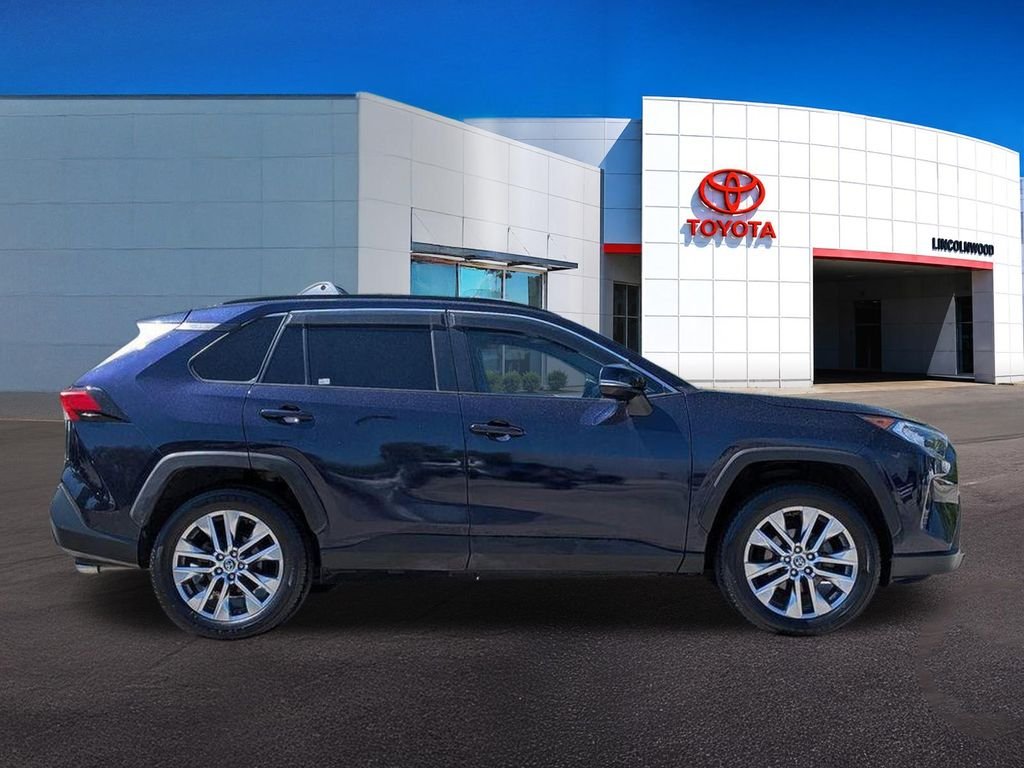 Used 2020 Blue Toyota XLE Premium image 10
