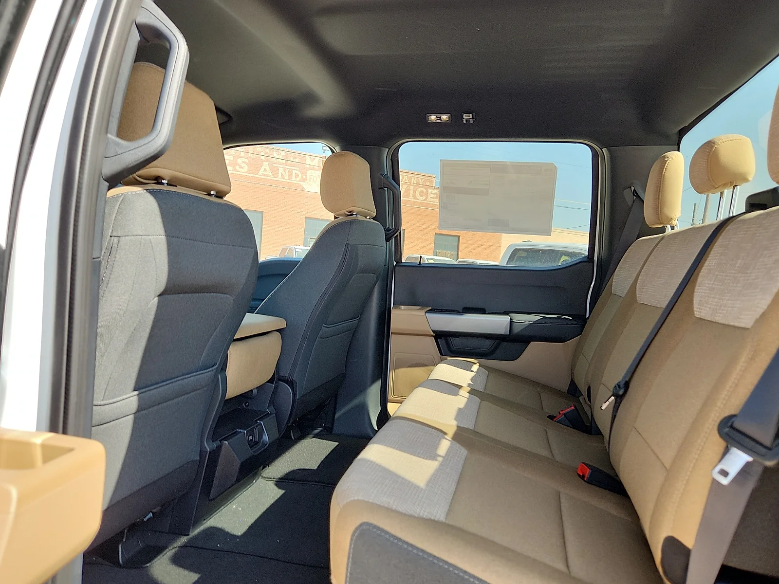 New 2027 Oxford White Ford XLT image 18
